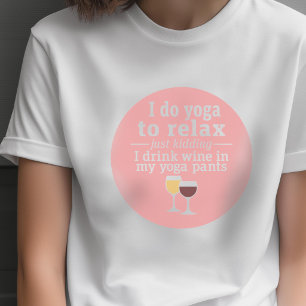 Rolig vin-citat - Jag dricker vin i yogabrynja T Shirt