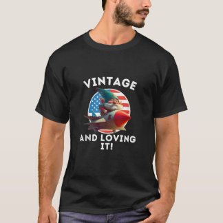 Rolig Vintage och kär i det Retro Air Force Gnome  T Shirt