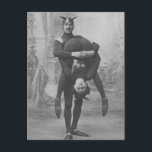 Rolig Vintage Viktoriansk Cirkusartister Postkort Vykort<br><div class="desc">Ett underligt fotografi från den viktorianska eran av två underhållare utklädda som djävlar.</div>