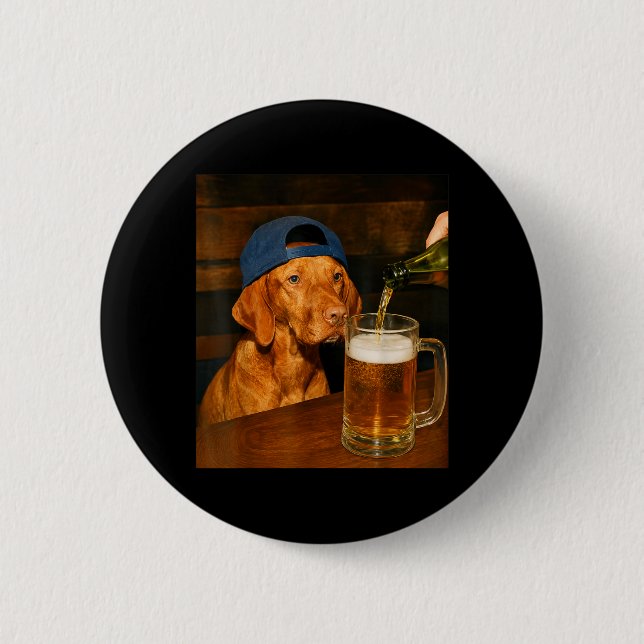 Rolig Vizsla-dhund som dricker öl Hund Meme Humor  Knapp (Framsida)