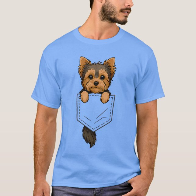 Rolig Yorkshire Terrier som tittar fram från ficka T Shirt (Framsida)