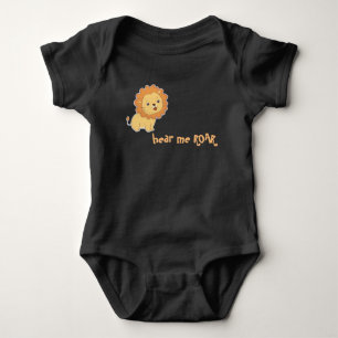Roliga den lejona babysvartbodysuiten hör mig t shirt