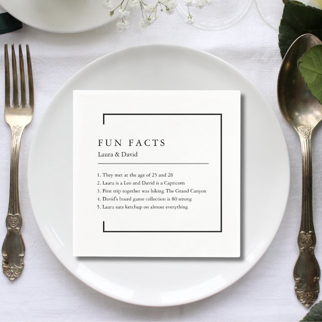 Roliga fakta Modern Chic Minimalistisk Bröllop Pappersservett (Modern chic fun facts napkins spark smiles and conversation at minimalist wedding tables.)