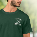 Roliga golfbröllopsgåvor till brudgummen och hans  t shirt<br><div class="desc">Klä upp brudgummens gäng med denna gröna pokerskjorta för möhippan med en badge på främre bröstet som lyder 'All In Before the Ring' med spelkort, brudgummens namn, stad och datum för helgen. Den lilla tryckningen på vänstra bröstet håller designen ren och slitstark samtidigt som den ger starka casino-natt-vibbar för bardetaljer,...</div>