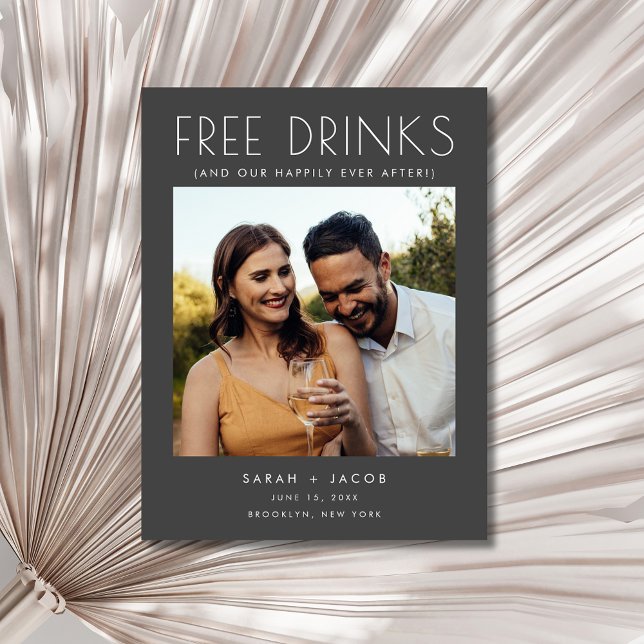 Roliga Gratis Drunkna Bröllop Grå Spara Datum Meddelande Vykort (Funny Free Drinks Wedding Gray Save the Date Announcement Postcard)