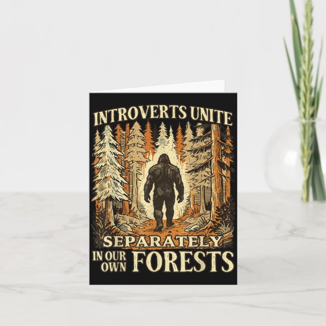 Roliga Introverta Samlas i Våra Skogar Bigfoot Kort (Framsida)