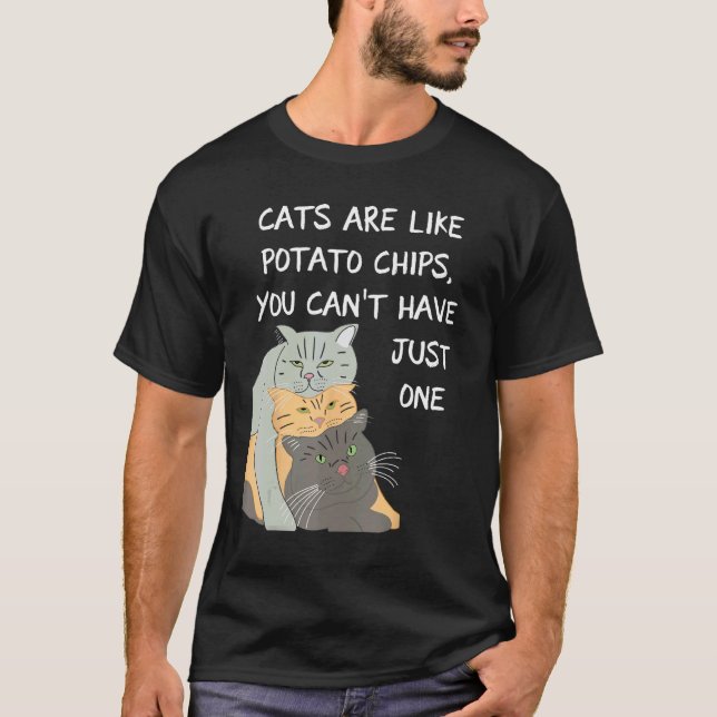 Roliga katter är som potatischips man kan inte ha  t shirt (Framsida)