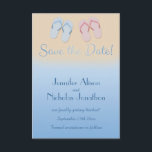 Roliga moderna strandflip-flops sandaler Spara dat Inbjudningar<br><div class="desc">Ett roligt,  modernt bröllopsmeddelande om att spara datumet som har en avspänd,  strandresortkänsla. Simulerad sand och surf ger bakgrunden till snygga blå och rosa flip-flops sandaler längst upp på kortet.</div>