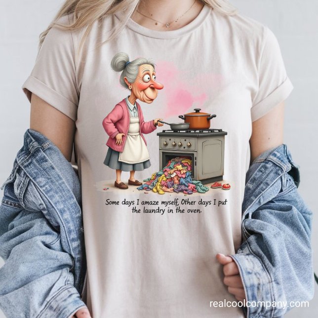Roliga Mormor Lägger Tvätten i Ugnen T Shirt (Skapare uppladdad)