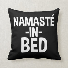 Roliga Namaste i säng kudder Kudde
