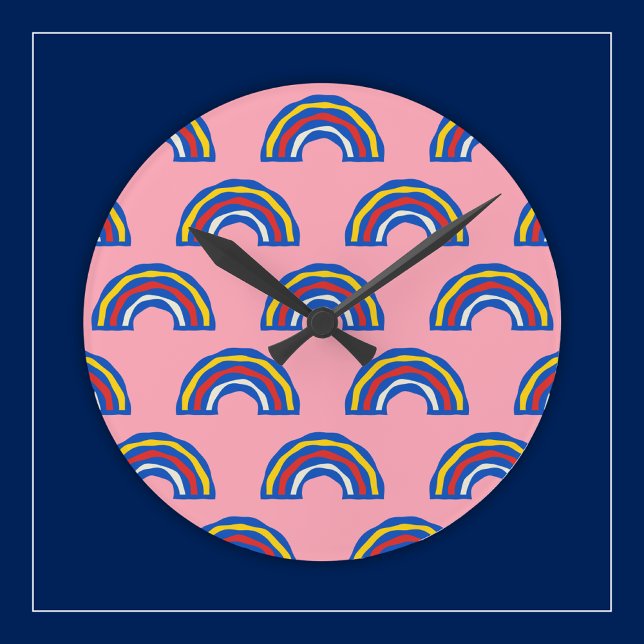 Roliga Retro 80-tals Primärfärg Regnbågar på Sött  Rund Klocka (Skapare uppladdad)