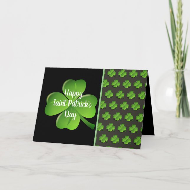 Roliga Shamrocks för st patricks daysvartgrönt Helgkort (Framsida)