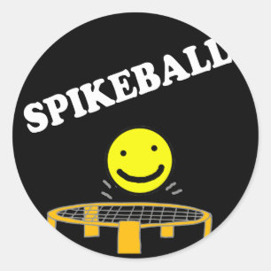 Roliga Spikeball förtjänar med leendeansiktekons Runt Klistermärke