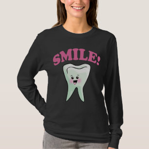 Roliga tandläkare för leende tee shirt