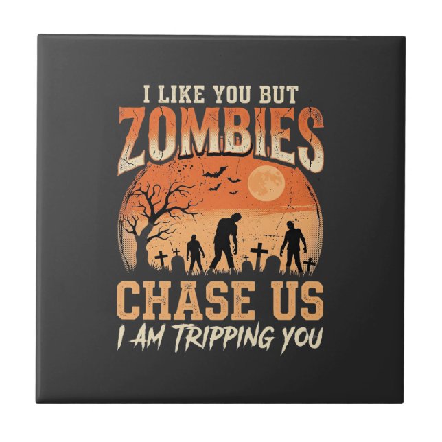 Roliga zombies Halloween jagar oss design Kakelplatta (Framsidan)