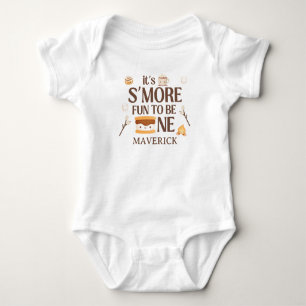 Roligare att vara en Kids lägereld 1-års födelseda T Shirt