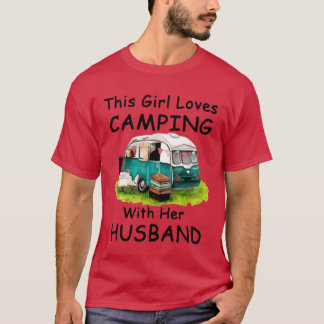 ROligHennes tjej älskar att campa med sin man frie T Shirt