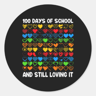 Roligt 100 dagar i skolan och fortfarande övernatt runt klistermärke