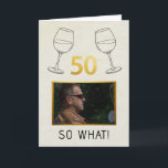 Roligt 50 Så Vad Anpassad Foto Födelsedag Kort<br><div class="desc">Fira de stora 50 med skratt! Detta humoristiska 50-årsfödelsedagskort har eleganta vinrutformade glas, en djärv gyllene '50' och det lekfulla uttrycket 'SO WHAT!'. Den anpassningsbara fotoramen låter dig lägga till en personlig bild, vilket gör det till ett unikt och minnesvärt kort för vänner eller familj som omfamnar sin milstolpe födelsedag...</div>