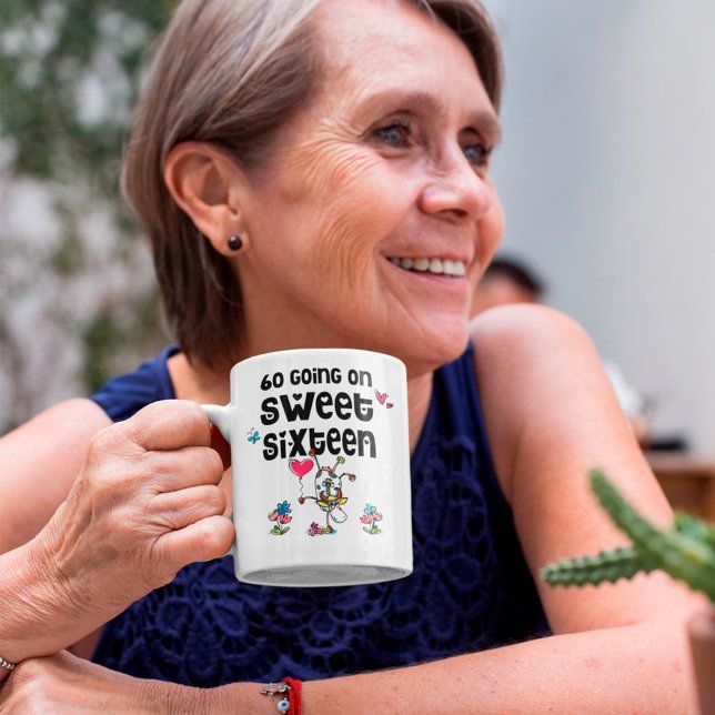 Roligt 60 som går på Sweet sixteen Kow Kaffemugg (Skapare uppladdad)
