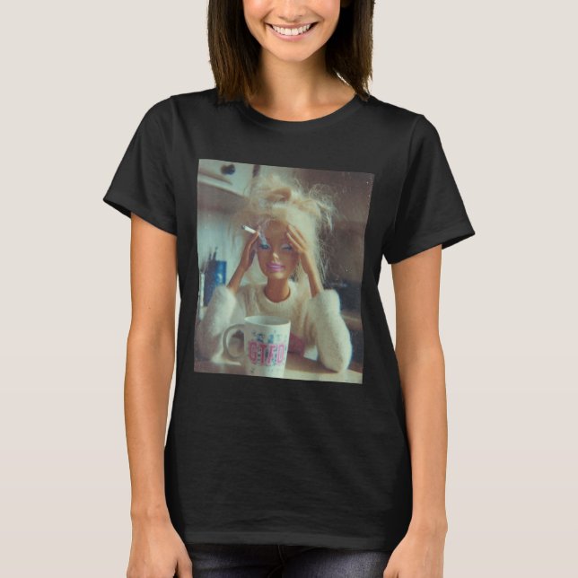 Roligt Äckliga Dockansikte Meme Rökande Sorgsen Sa T Shirt (Framsida)