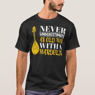 Roligt Aldrig Underskatta En Gammal Man Med En Man T Shirt