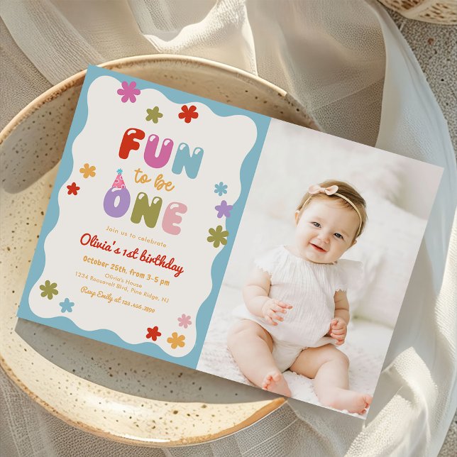 Roligt att vara en Daisy Färgrik 1-års födelsedags Inbjudningar (Skapare uppladdad)