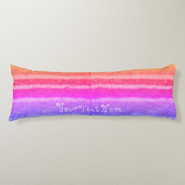 roligt av lätt rosa, lamm och orange strimlad kroppskudde (Framsidan)