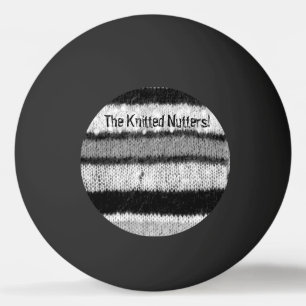 roligt av svart och vitt rand pingisboll