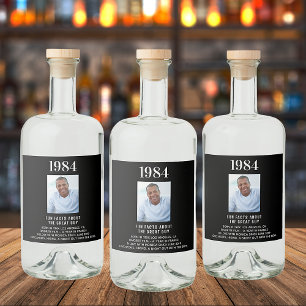 Roligt av svarta foto från födelsedagen spritflaskor etikett
