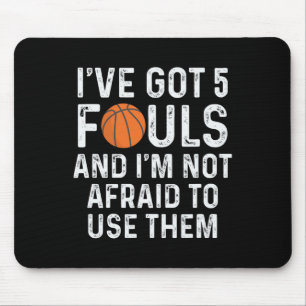 Roligt Basketball Player Ringar 5 Fouls Musmatta