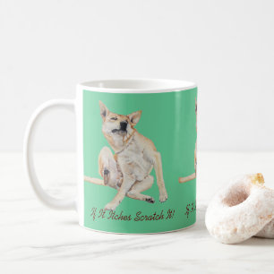 roligt bild av kliande hund med slogan kaffemugg
