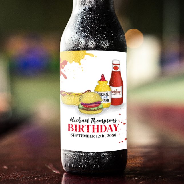 Roligt Birthday BBQ Party Anpassningsbar Ölflaska Etikett (Whimsical birthday BBQ hamburger and hotdog beer labels. )