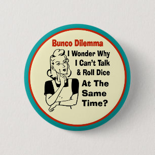 Roligt Bunco dilemma med den Retro kvinnan Knapp