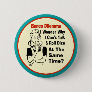 Roligt Bunco dilemma med den Retro kvinnan Knapp