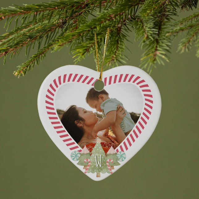 Roligt Candy cane Heart Photo Ram Monogram Keepsak Julgransprydnad Keramik (Fun Candy Cane Heart Photo Frame Monogram Keepsake Ceramic Ornament)