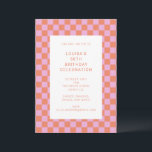 Roligt Checkerboard Rosa Orange Geometric Birthday Inbjudningar<br><div class="desc">Daglig Roligt Modern schackbräda Geometric Födelsedagsfest inbjudan i Rosa och Orange</div>