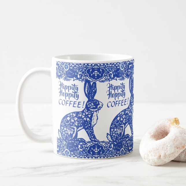 Roligt Coffee Blue White Bunny Rabbit Chinoiserie Kaffemugg (Med munk)