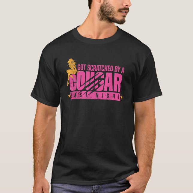 Roligt Cougar Scratch Förra natten, drickande Dag  T Shirt (Framsida)