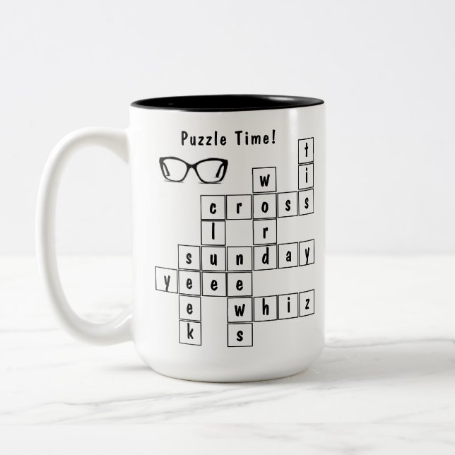 Roligt Crossword Puzzle Black and White Två-Tonad Mugg (Vänster)