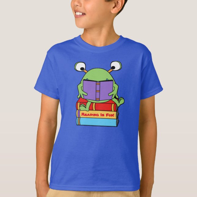 Roligt Cute Bok Loving Alien T-Shirt (Framsida)