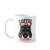 Roligt Dachshund och kaffe