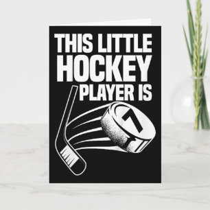Roligt Den här lilla hockeyspelaren fyller 7 Kort