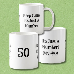 Roligt Det Är Bara Ett Nummer Min R@v 50-årsdag Kaffemugg
