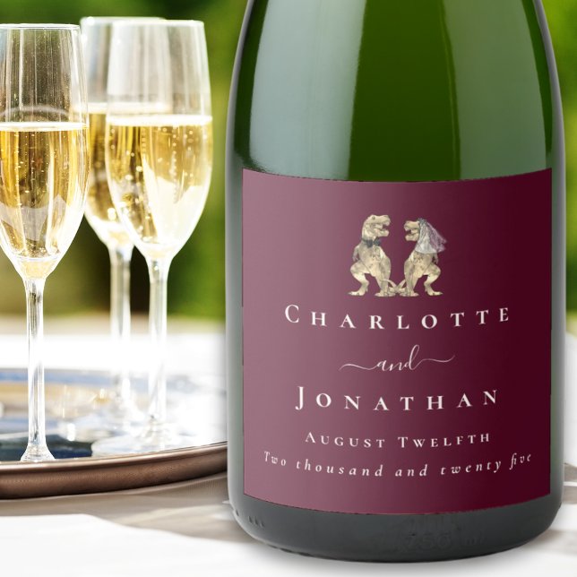 Roligt dinosauriebröllop Burgundy & Crème Anpassad (Dinosaur wedding funny T-Rex bride & groom elegant Modern script custom burgundy & cream wine labels)