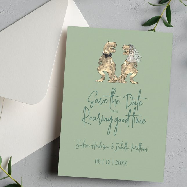 Roligt dinosauriebrud och -brudgum på bröllopsetik spara datumet (Funny dinosaur bride and groom roaring good time quote dino wedding save the date sage green invite)