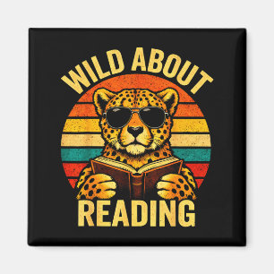 Roligt djur meme vild om att läsa gepard bok magnet