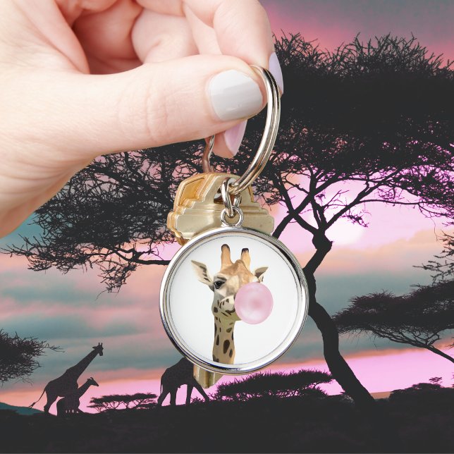 Roligt Djurdesign Rosa Bubblegum Blowing Giraffe Rund Silverfärgad Nyckelring (Skapare uppladdad)