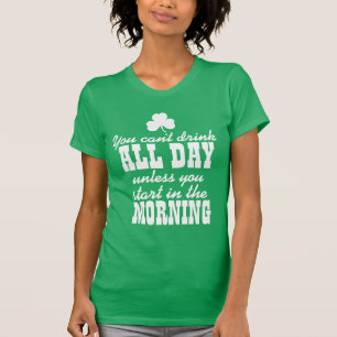 Roligt dricka för st patricks dayöl tee shirt