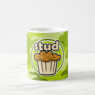 Roligt dubba muffinen på grön camo kaffemugg